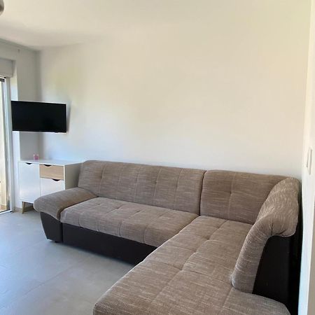 Apartmani More Kaštela エクステリア 写真