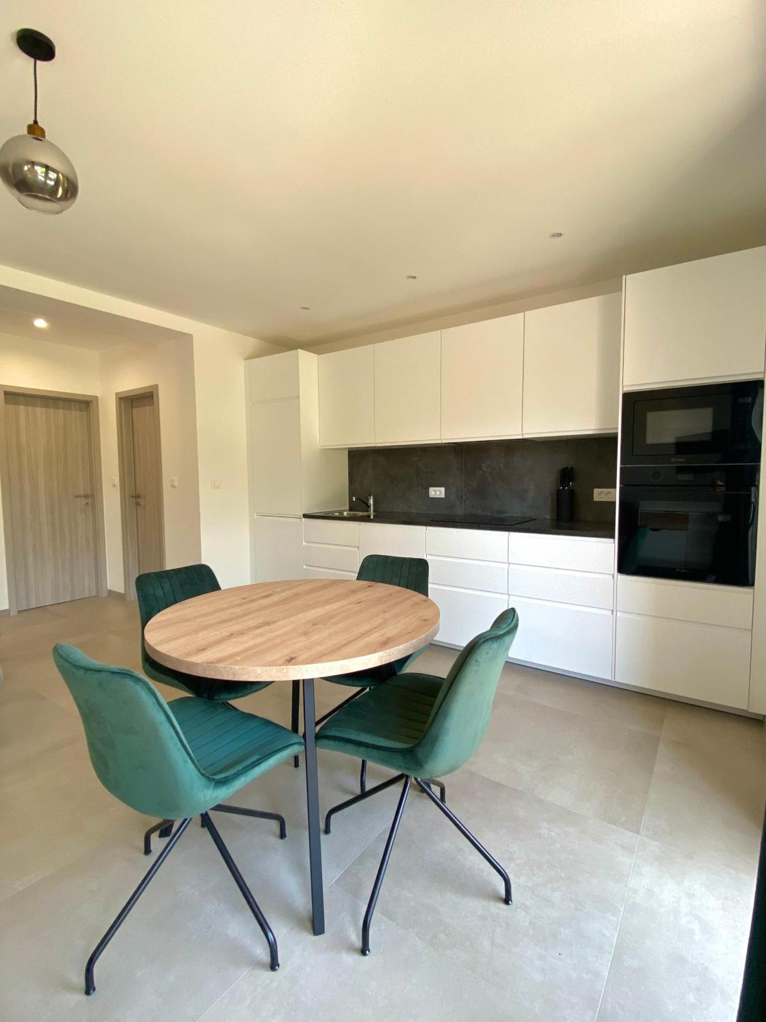 Apartmani More Kaštela エクステリア 写真