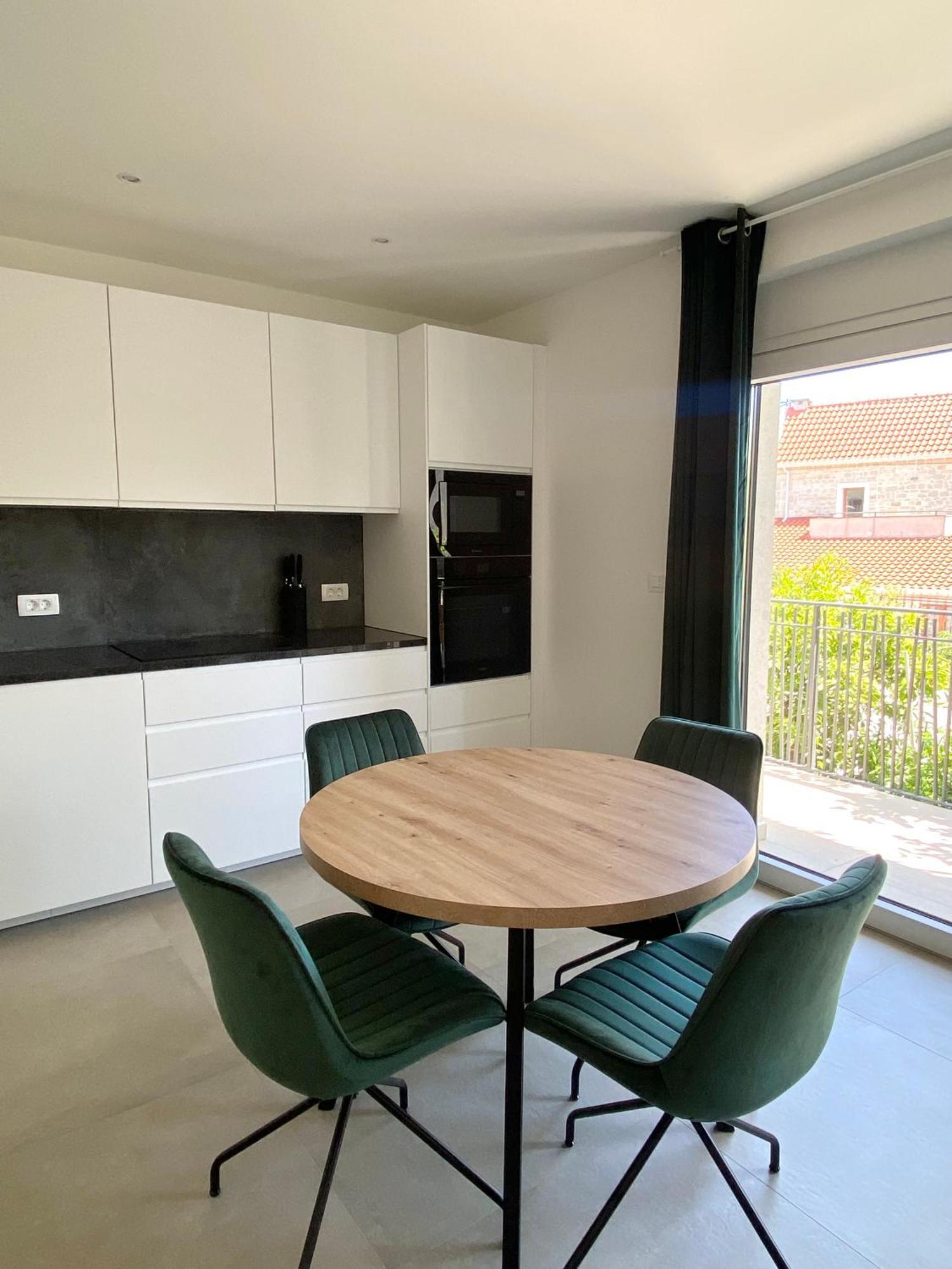 Apartmani More Kaštela エクステリア 写真