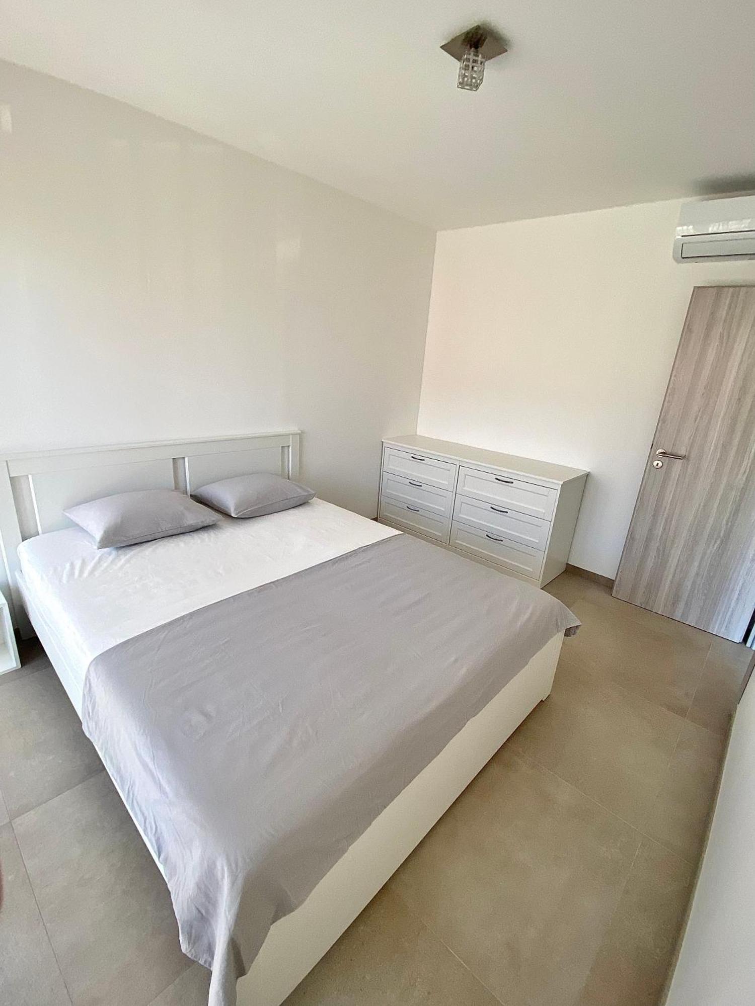 Apartmani More Kaštela エクステリア 写真